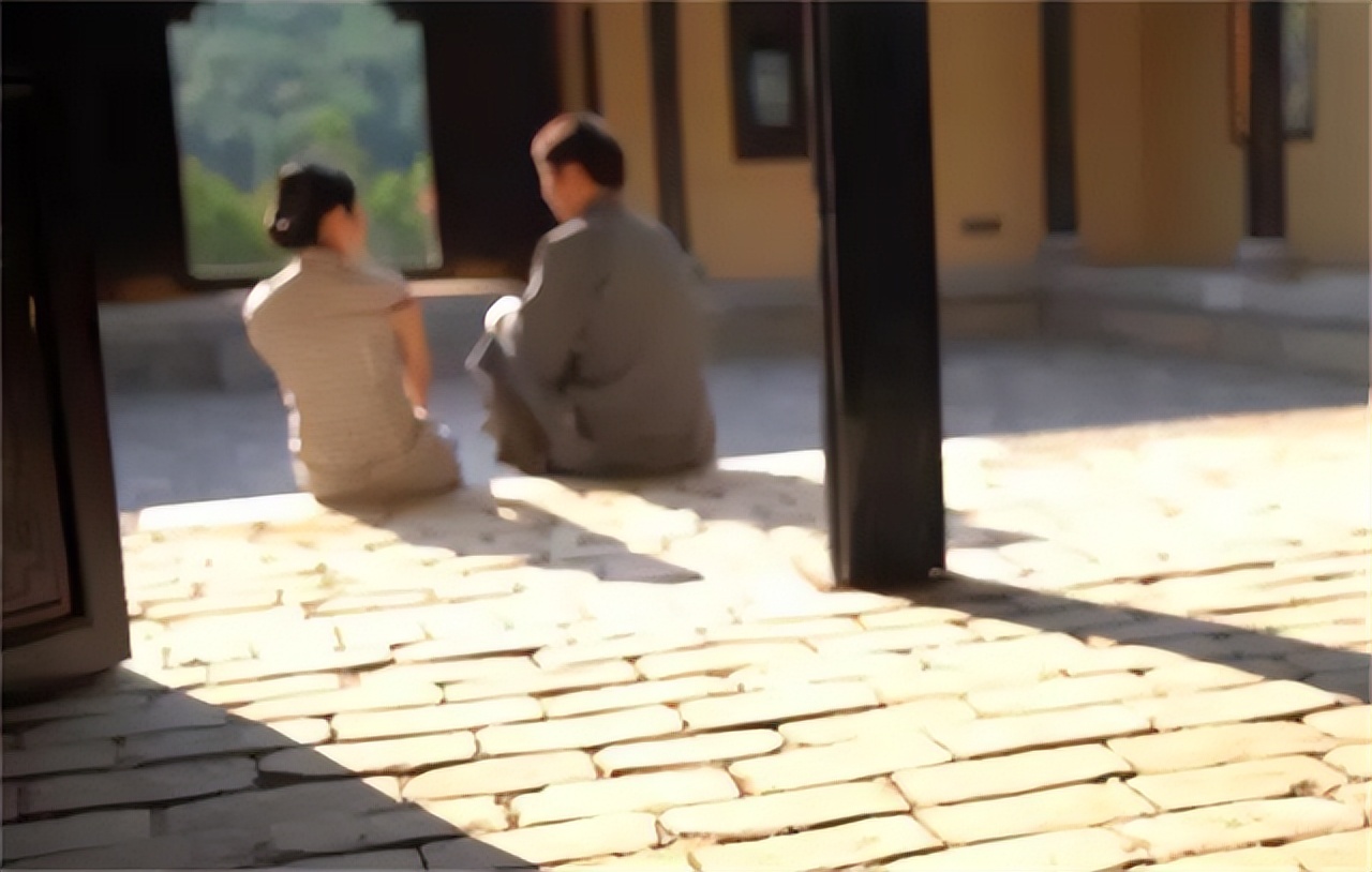 她丈夫牺牲后，毛主席悲伤不已亲写挽联，而她转嫁丈夫兄弟