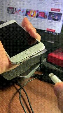 今日动图：前不久交了一位女朋友，昨天晚上约会时忍不住吻了她