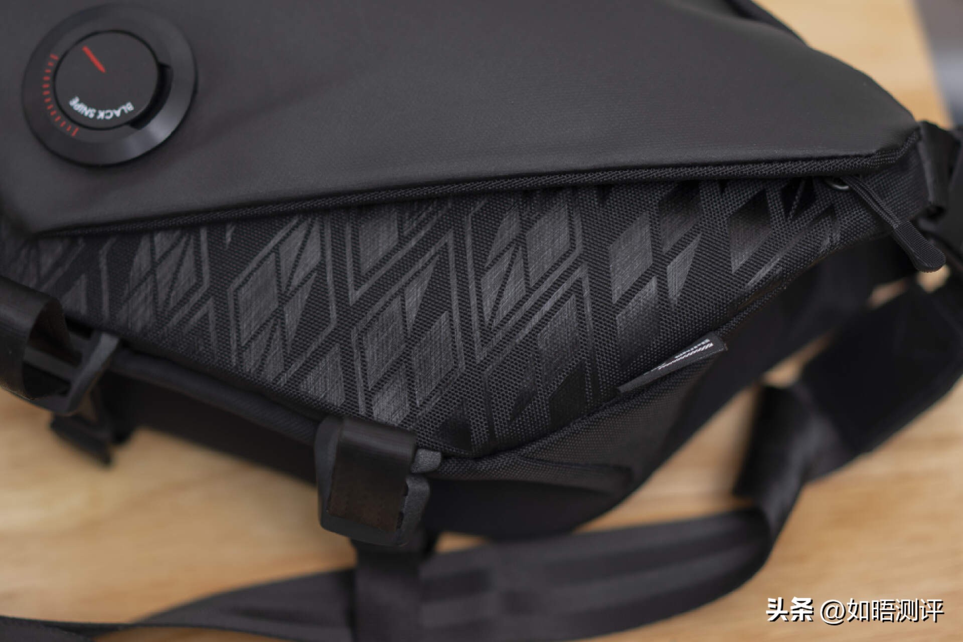 csgo黑鹞斜挎,花了8000块买了个包