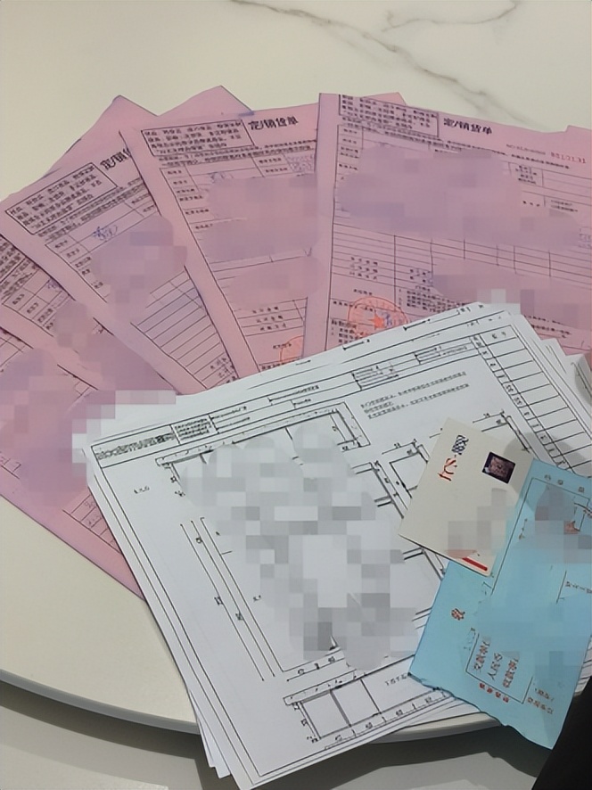 “原木”变“拼接”？红星美凯龙寓见家具套路多！