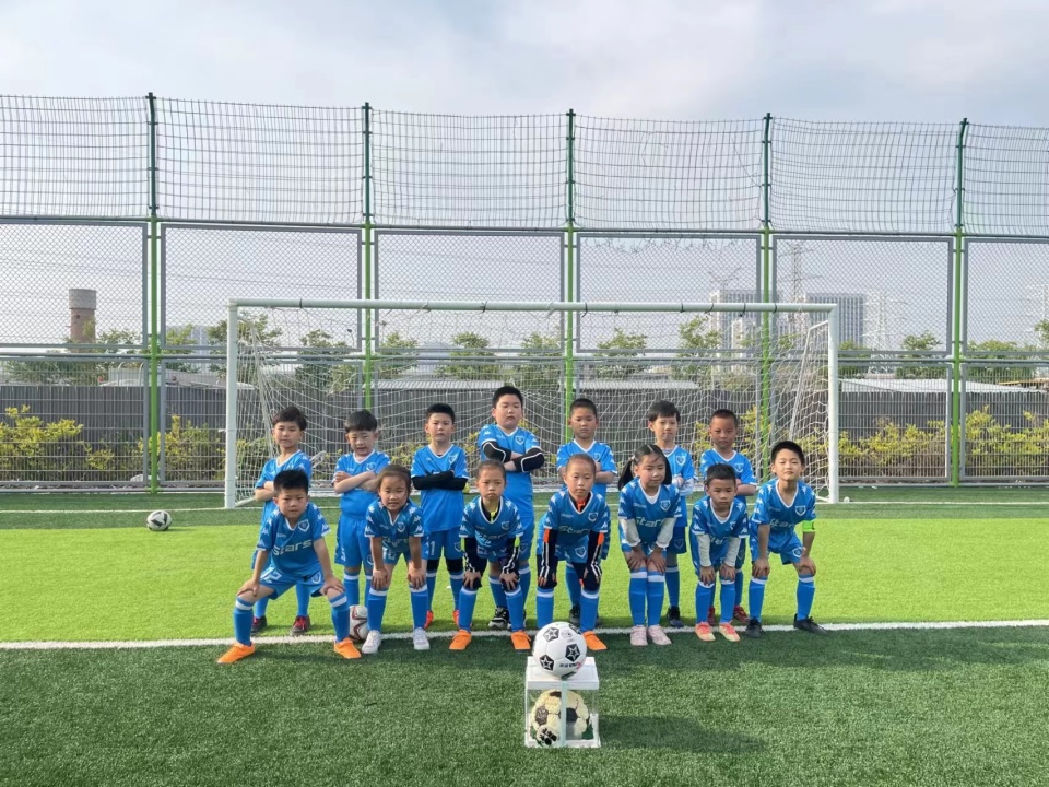 学校足球联赛火热启动,我区举办校园足球联赛