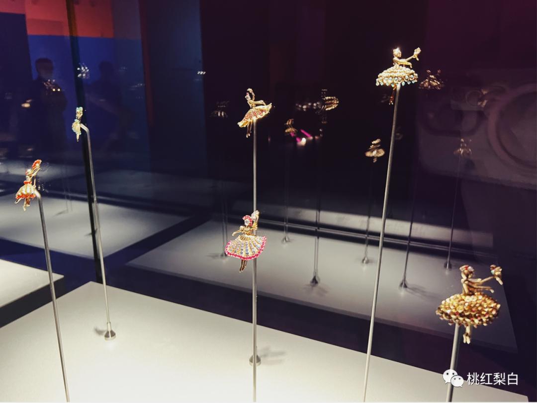 温莎公爵夫人珠宝展出,温莎公爵夫妻视频