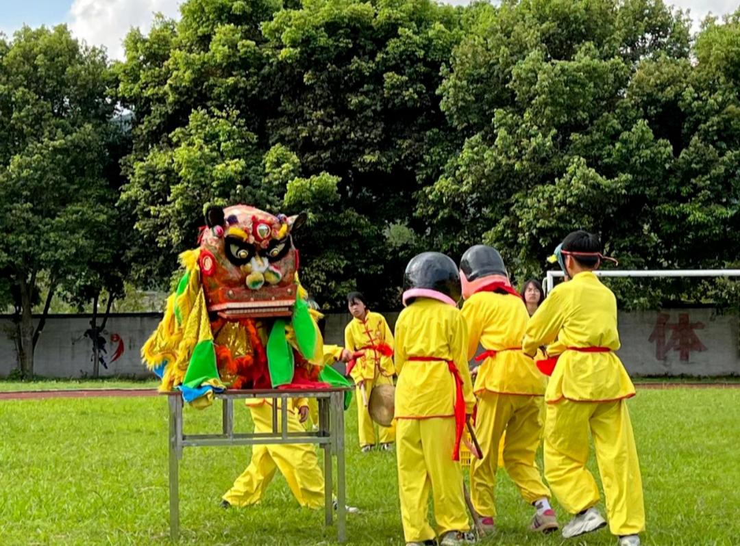 怀集：资源共享见实效名校创建促发展