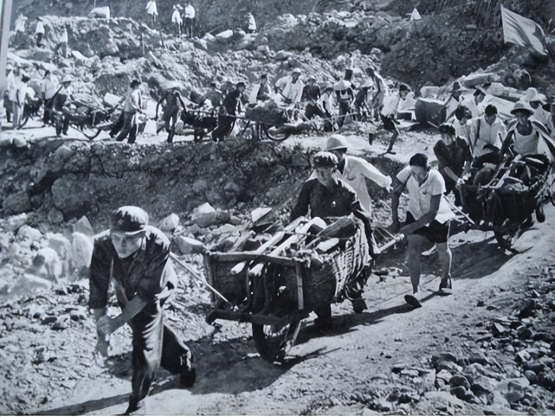 红旗渠的修建削平了1250个山头,红旗渠的修建削平了多少山头