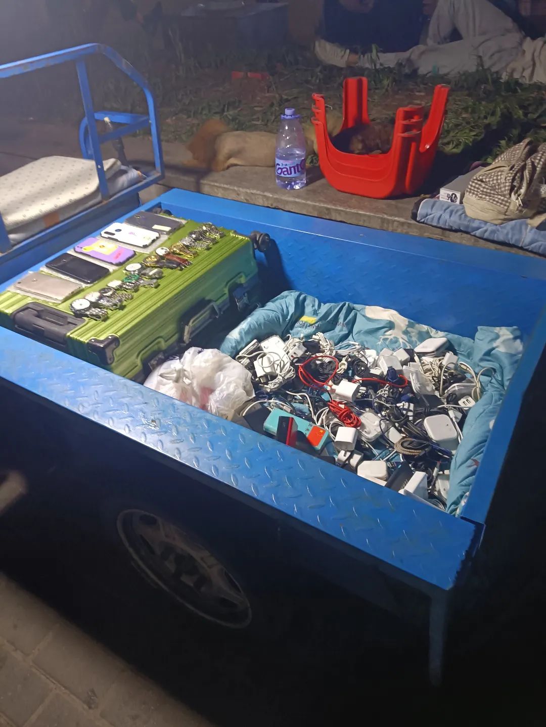 三和青年调查实录：龙华汽车站，这里是深圳最特殊的地方