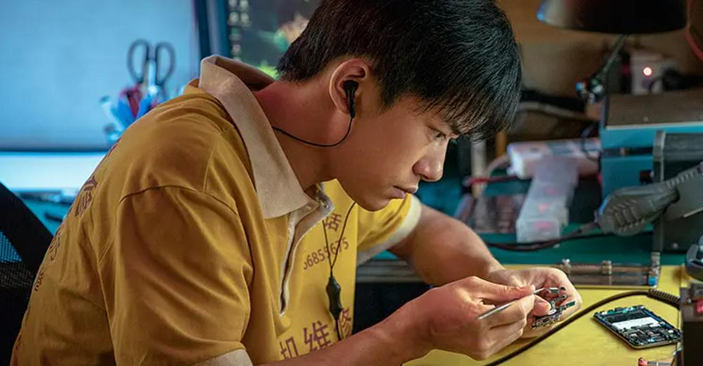 手握流量，影帝提名，票房10亿起跳，这位“新人”演员才刚毕业？