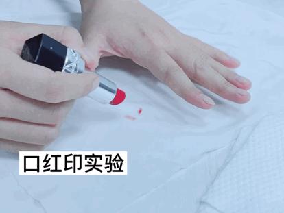 “天价”羽绒服越洗越薄？20年经验的家政阿姨提醒：别再用清水洗，这样做干净又保暖