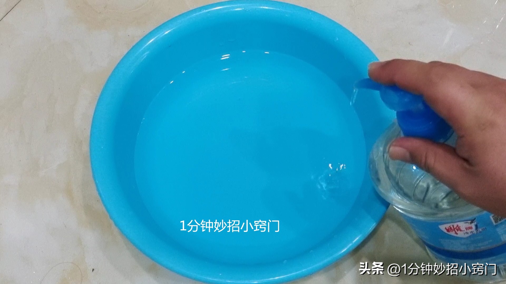 家里地板容易脏怎么拖,家里的地板怎么擦也擦不干净