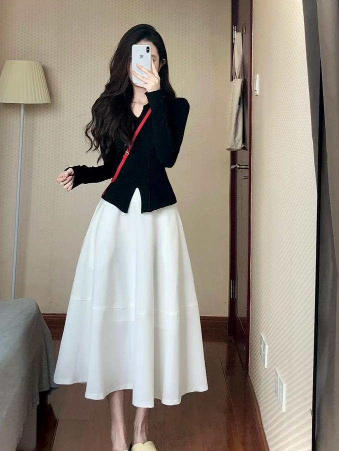 黑色和什么颜色显高级,汽车内饰黑色搭配什么颜色好看