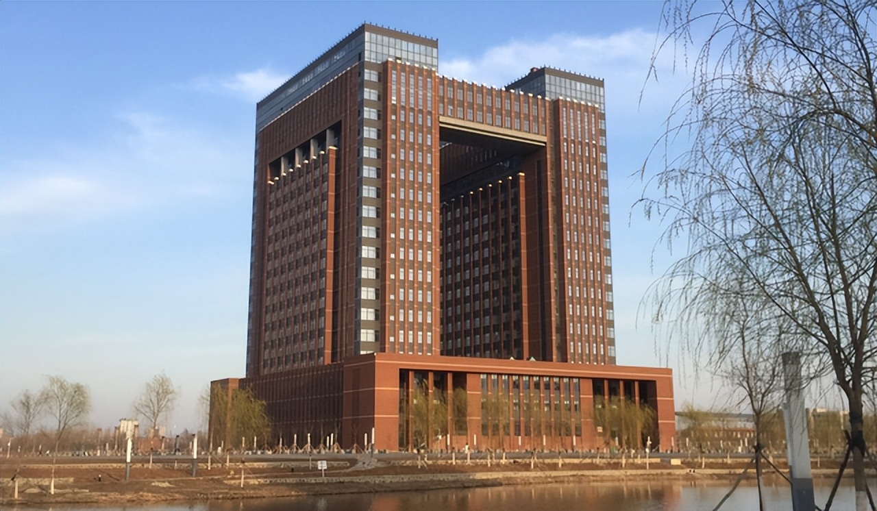 中国医科大学是重点大学吗？不是双一流，但医科实力居国内前15