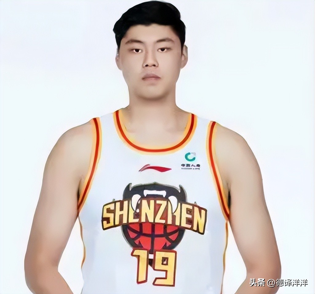 已经离队只差官宣？深圳年轻中锋误入歧途，没了女友还毁前程