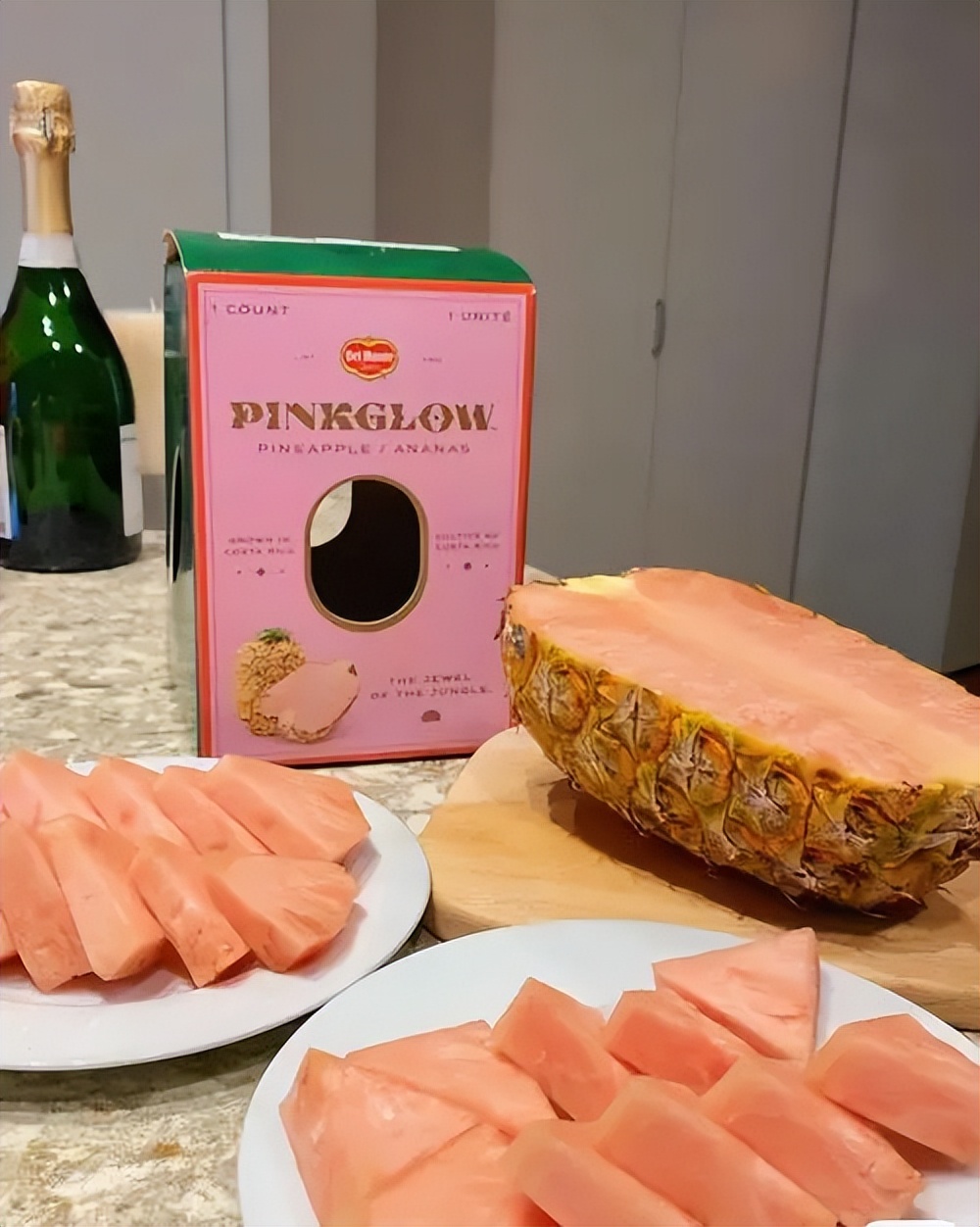 1680的哈密瓜、1598的粉红菠萝，价格先放一边，它们的来历很可疑