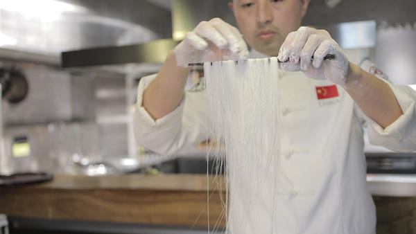 蒙眼拉面创始人,蒙眼抻面