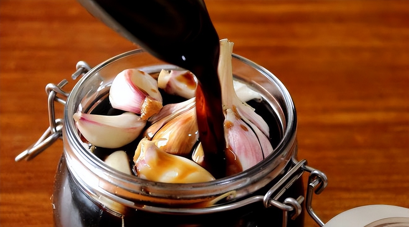 吃饺子不吃蒜香味少一半下一句,吃饭不吃蒜香味少一半下一句