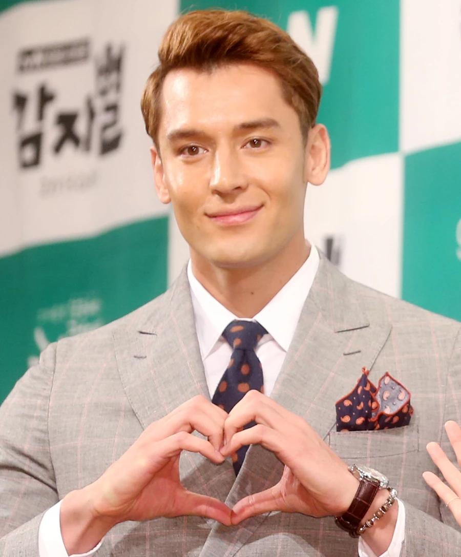 韩国双开门男神订婚了，高富帅正式封盘！