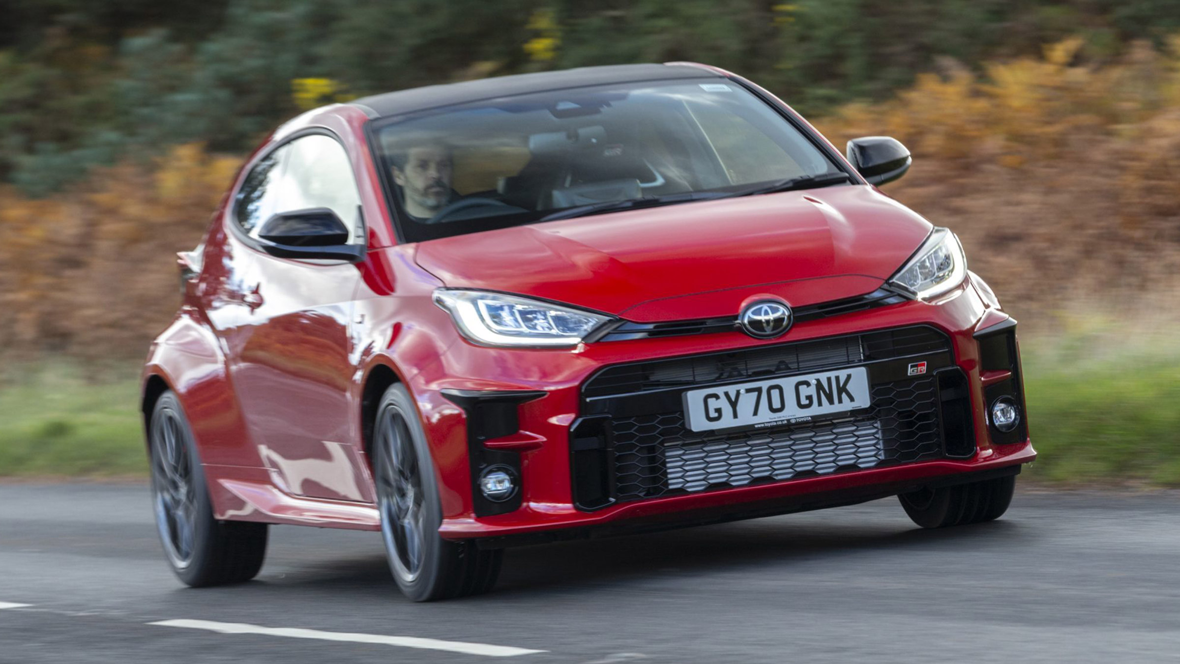 百公里加速3.3秒最便宜的燃油车,新款四轮老年代步车加速测试