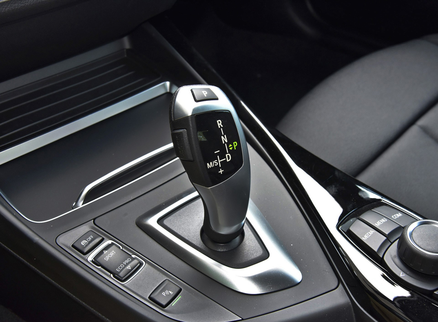 宝马3万2门4座车,宝马硬顶敞篷车四门四座20万