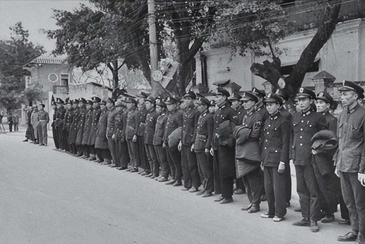 50年代毛主席已经预言，台湾只有2条路可走，现在来看几乎没偏差