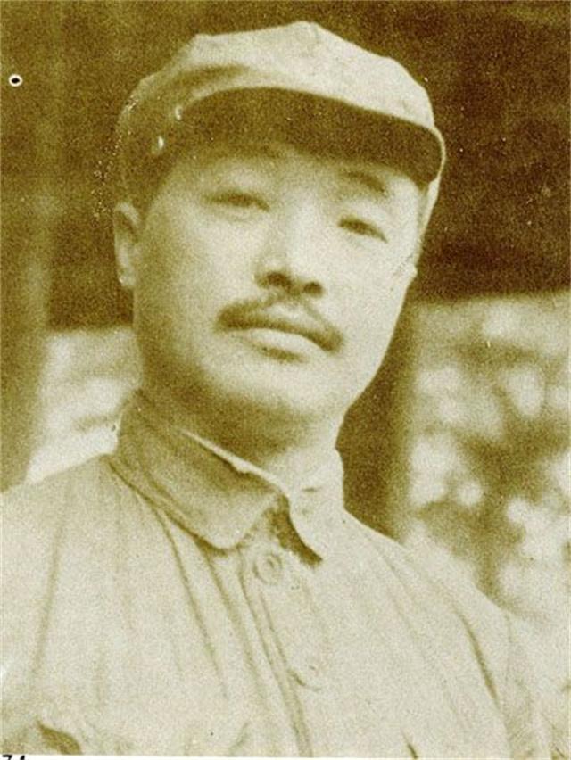 授衔后，*德朱**元帅的军衔编号竟是004，那001是谁？60年后揭开真相