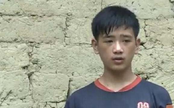 13岁孤儿独自生活,孤儿韦仁龙707分考上北大