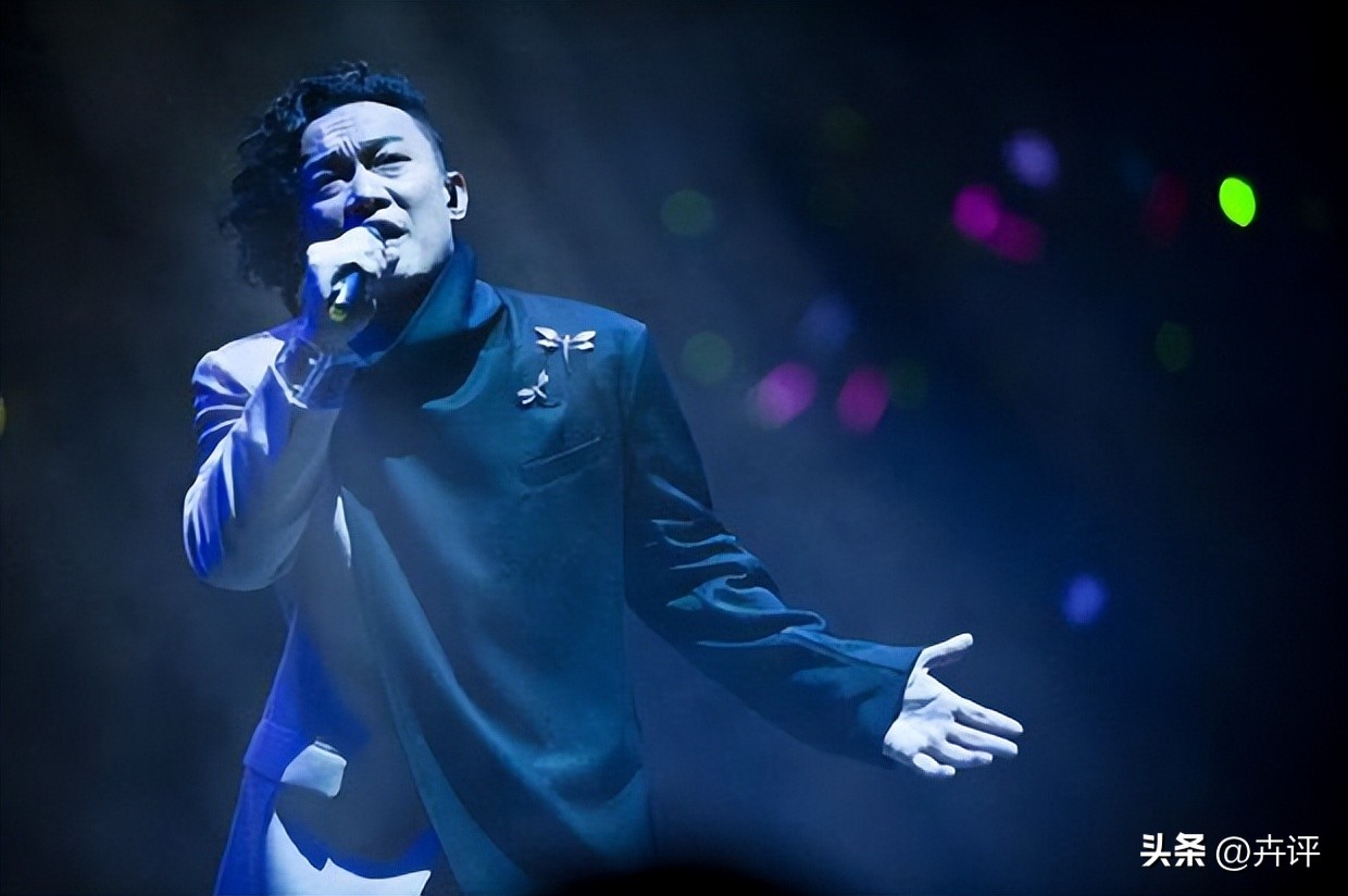 孟美岐给周传雄当导师够心酸不,孟美岐周传雄演唱会对比