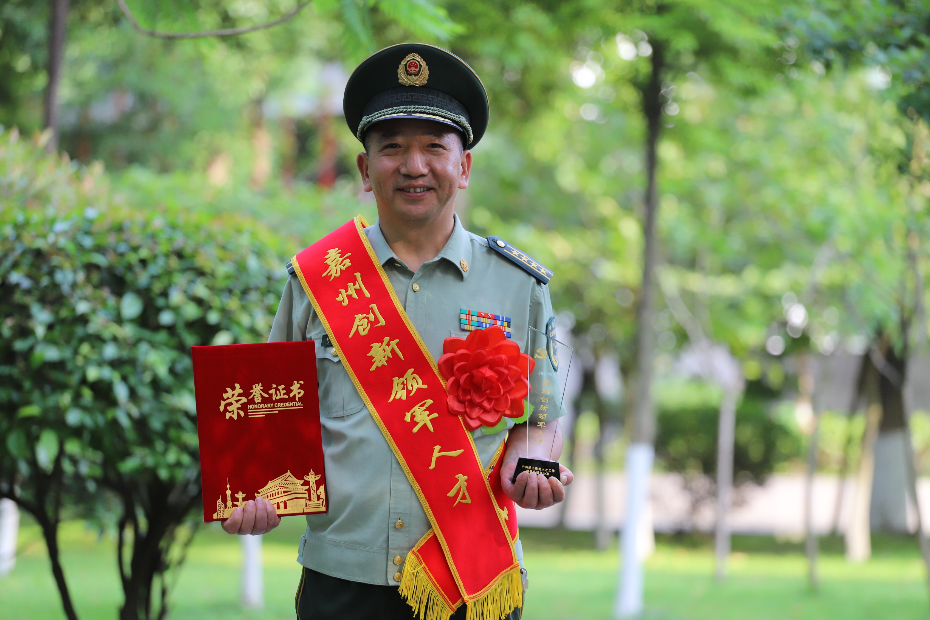 温暖是最好的“处方”——记*警武**四川总队医院肿瘤科主任林武华