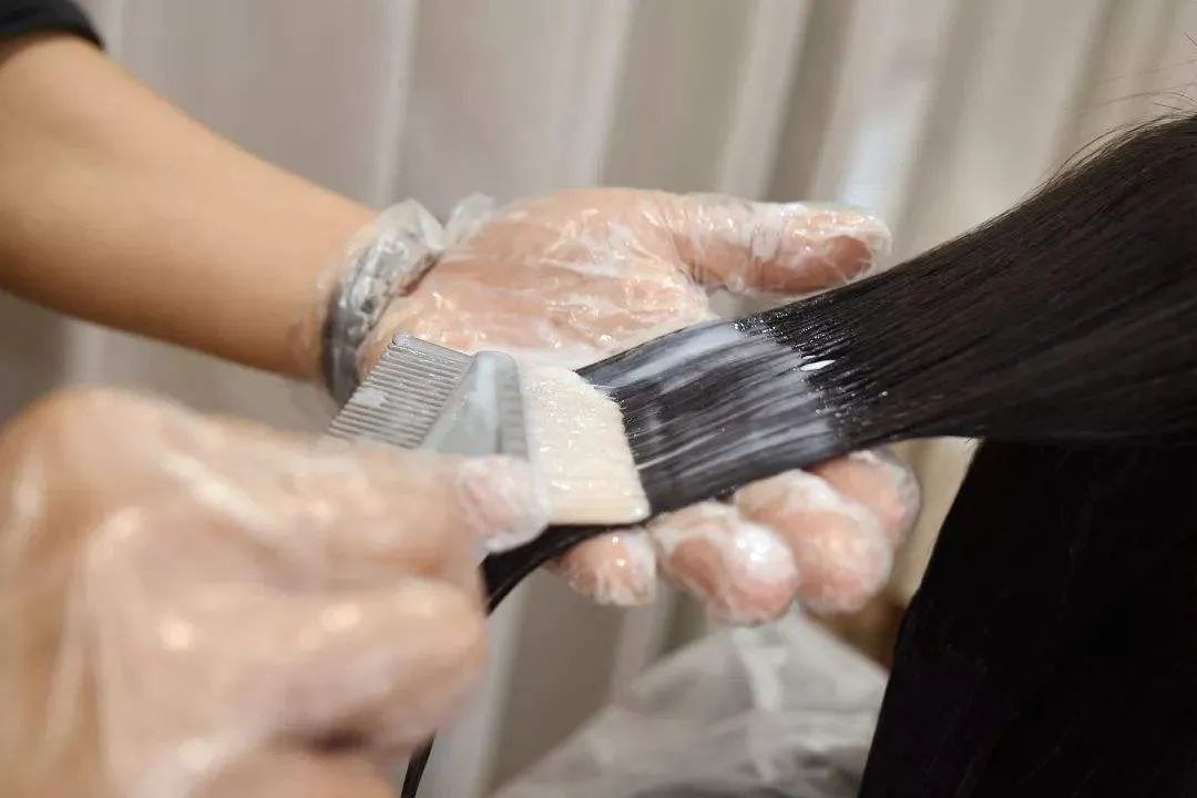 染头发盖不住白发是什么原因,染过又长出来的白发怎么补救