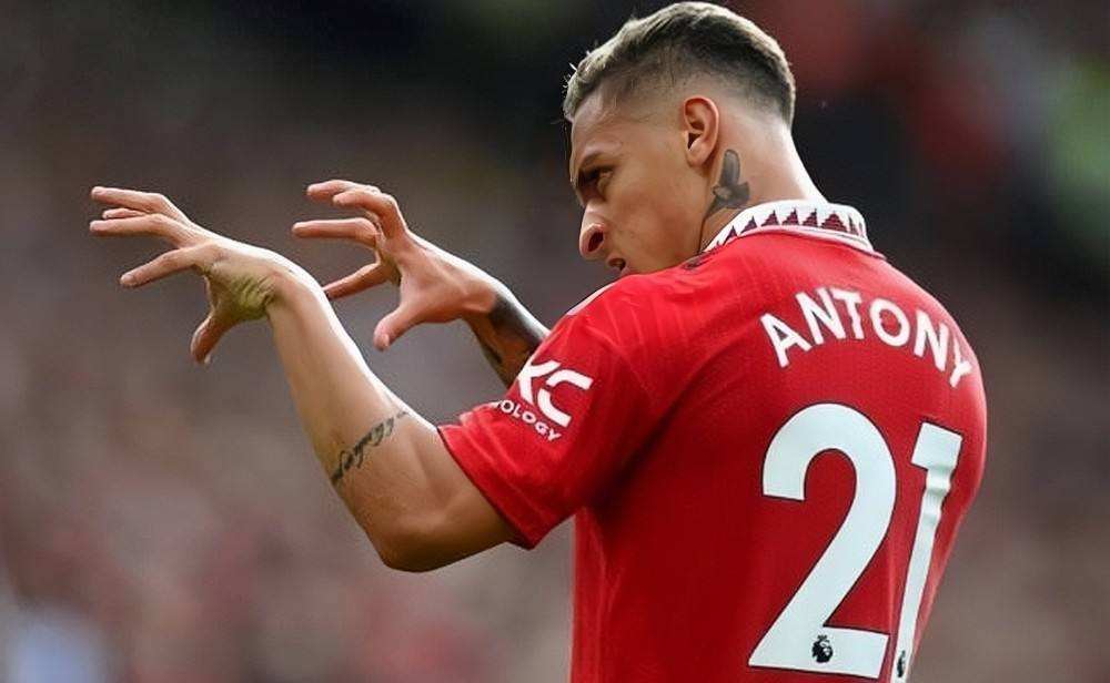 与华丽无关！安东尼原地转圈其实是绕晕了在英超这么踢会断腿