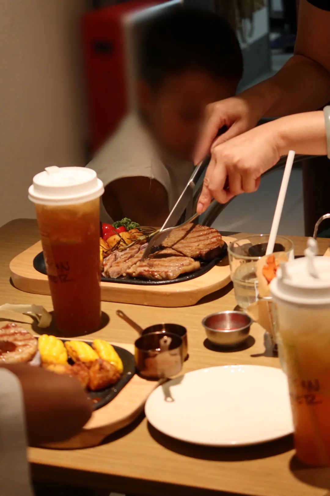 首家榴莲聚乐部受热捧，乐凯撒进一步夯实“榴莲专家”地位