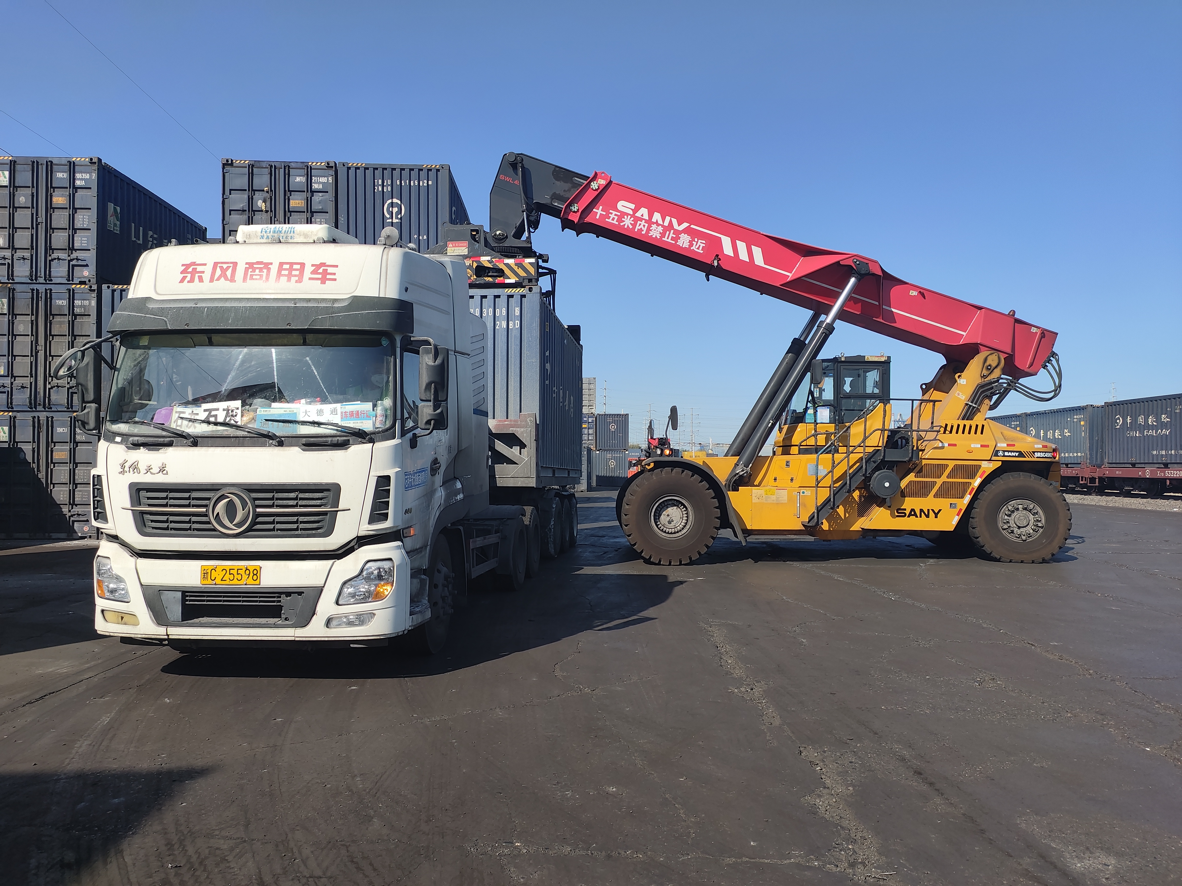 奋力打赢“收*战官**”坚决拼出“全年红”