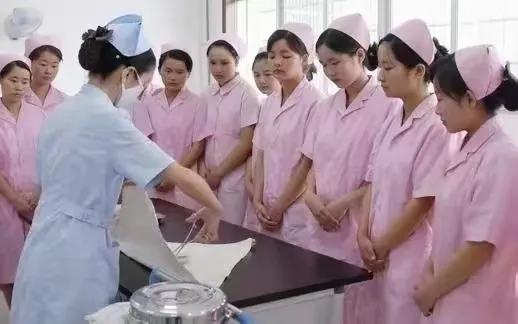 初中毕业后想学厨师怎么选择学校,初中毕业怎么选择专业和学校