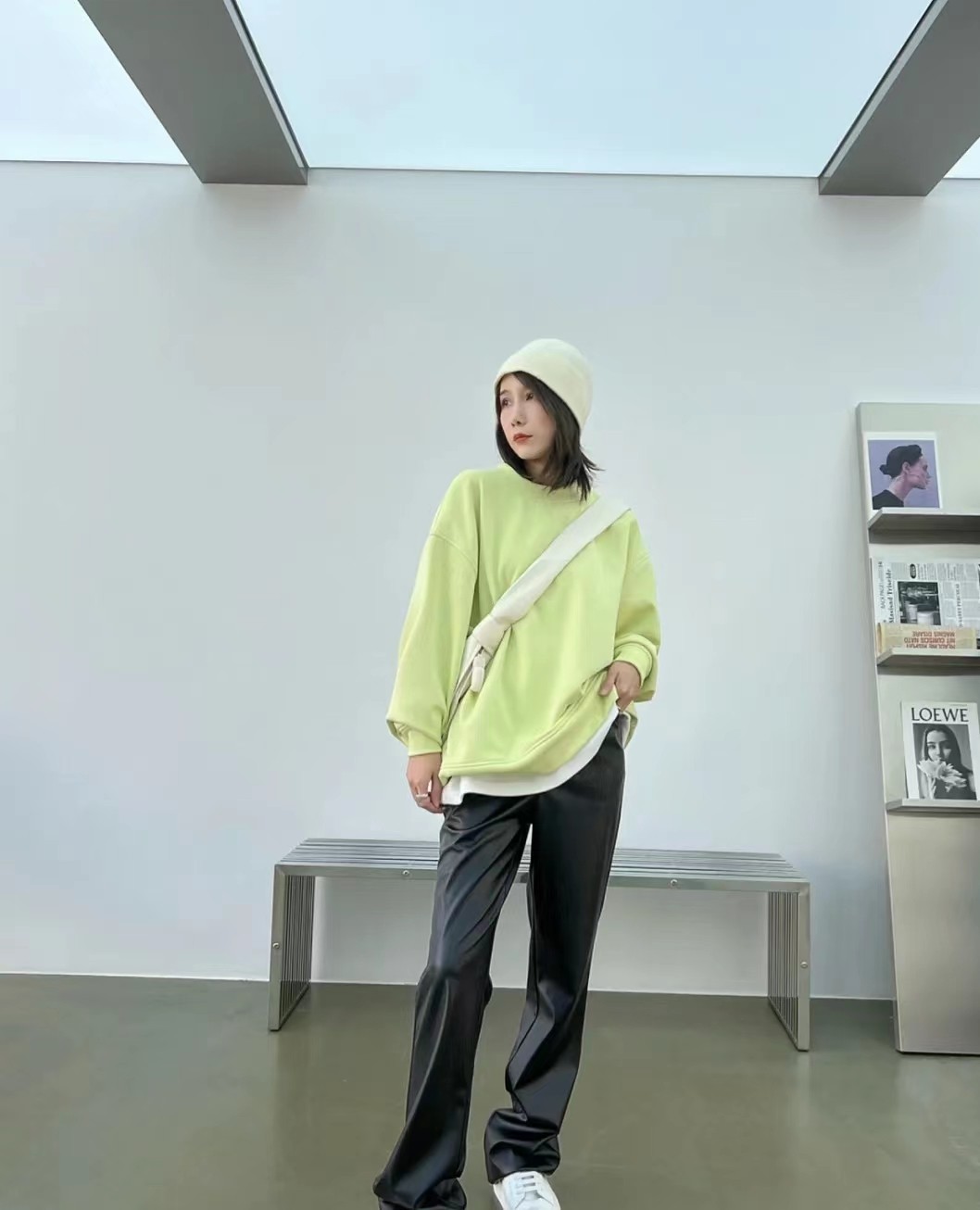 哈伦皮裤搭配羽绒服好看吗,皮裤穿搭冬季配羽绒服