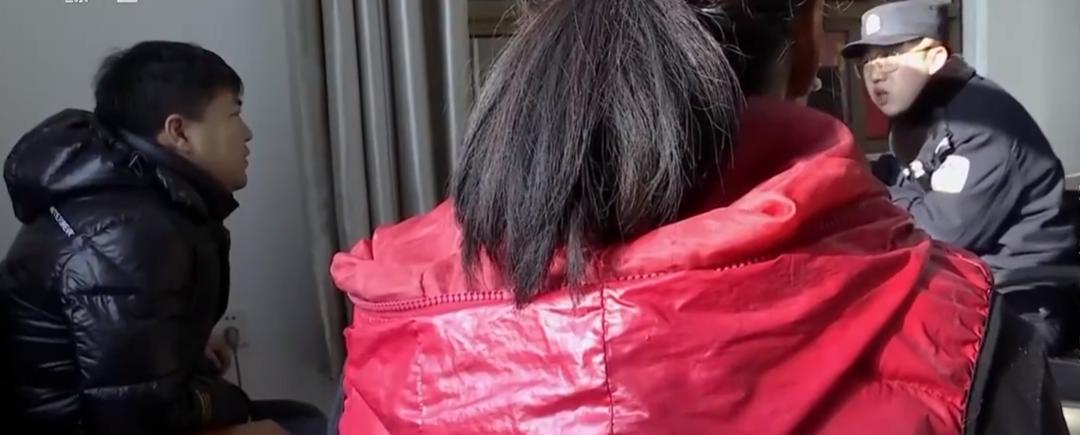 藏族女孩19岁跟男友私奔，因没身份证，遭家暴后等了20年才回到家