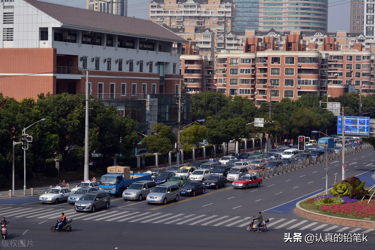 上海有钱人和普通人的生活,上海普通人打工赚钱吗