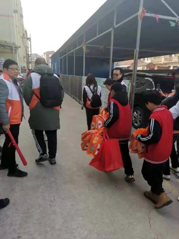 关爱留守儿童青年志愿者在行动,蒲公英少年团志愿者