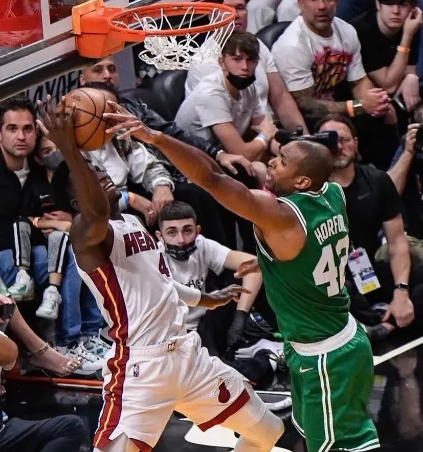 霍福德参加过多少次季后赛,霍福德连续多少年打进季后赛了