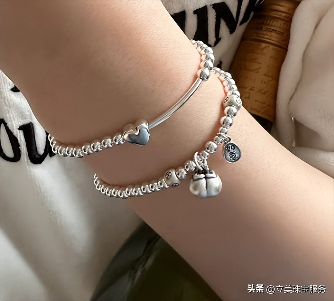 银手镯价格一般多少钱一个?价格大揭秘,同克数差距达到几百元