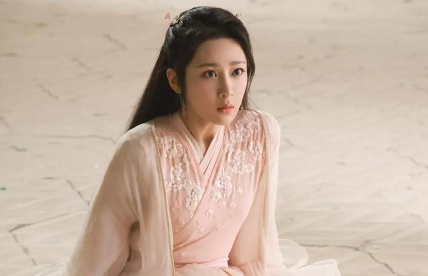 那些扮丑年轻却美若天仙女明星,曾经被嫌弃长得丑的女星