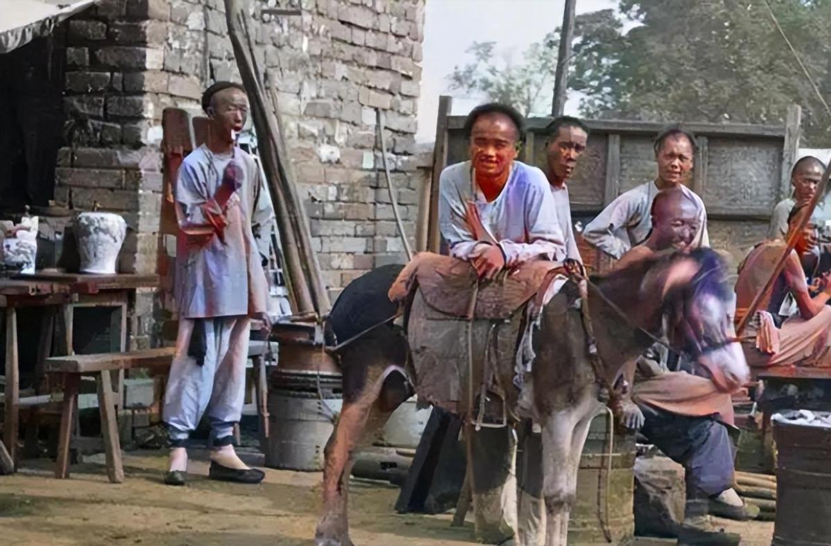 惊!日军日记曝光,*安妇慰**不顺从,日军竟用*刀刺**插入她的*体下**!