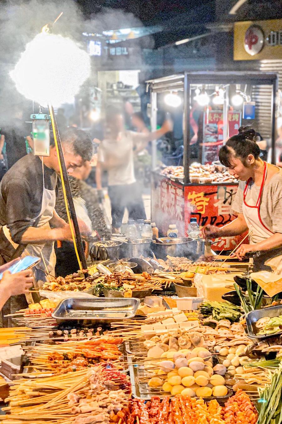 吃烧烤人生百味自己体会,烧烤带来的人间烟火气