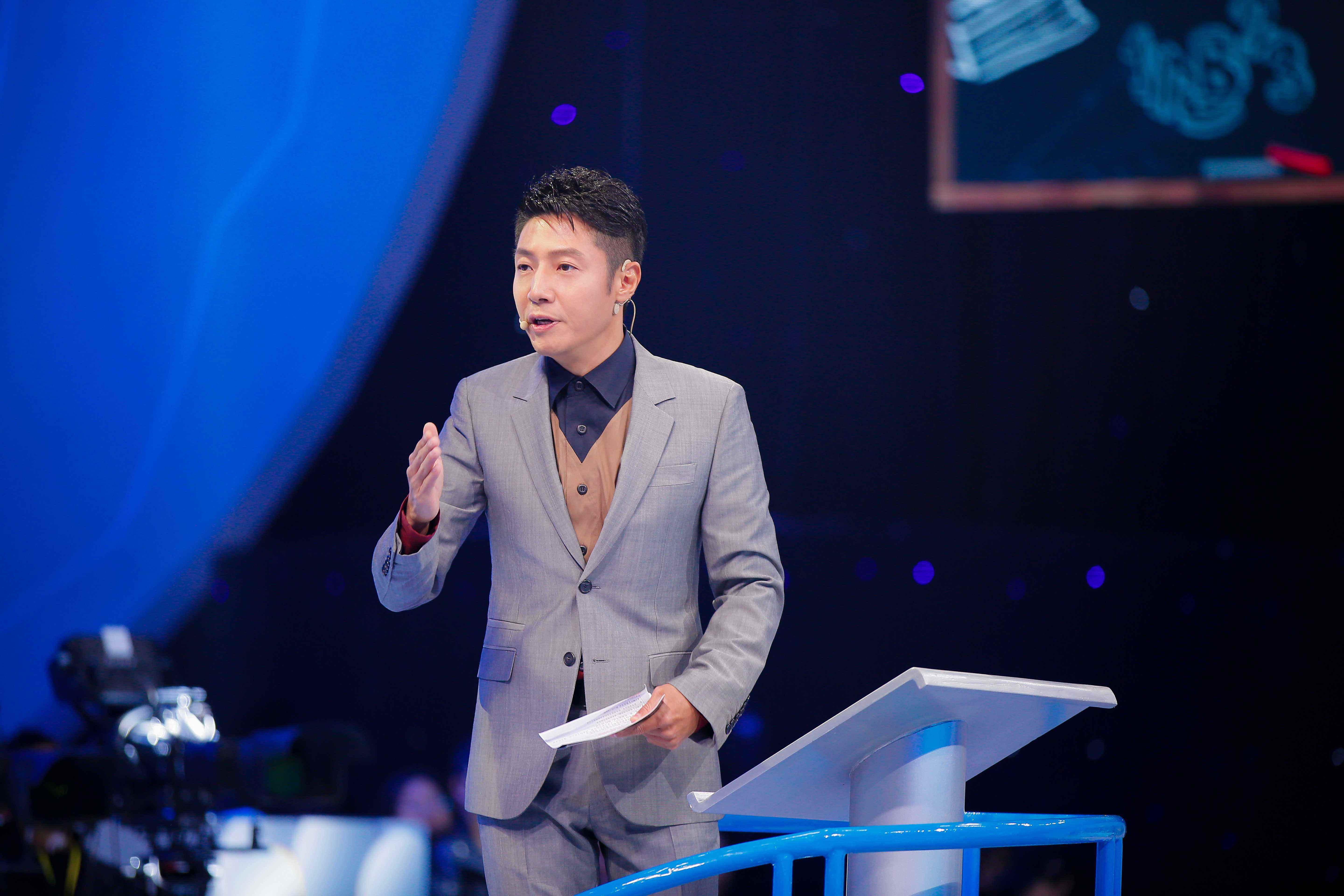 9位春晚主持人今昔对比,2017央视春晚五位主持人