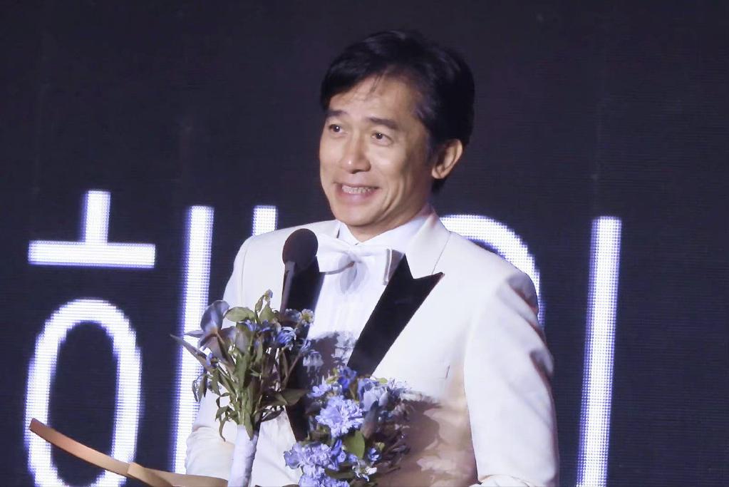 韩国最重要的电影节红毯,韩国釜山电影节颁奖梁朝伟座位