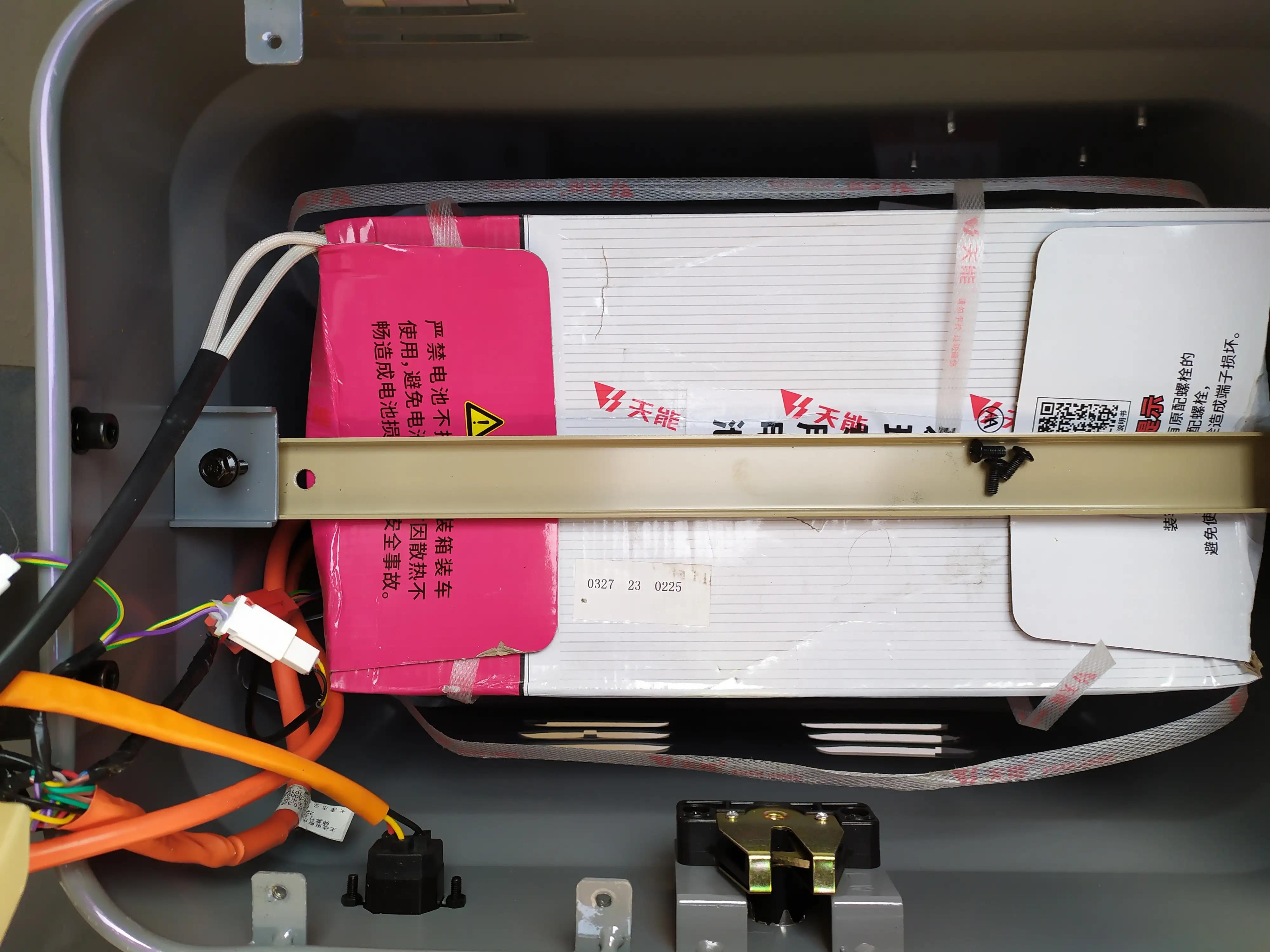 电动车装铅酸电池车身重容易坏,电动车装8个铅酸电池安全吗