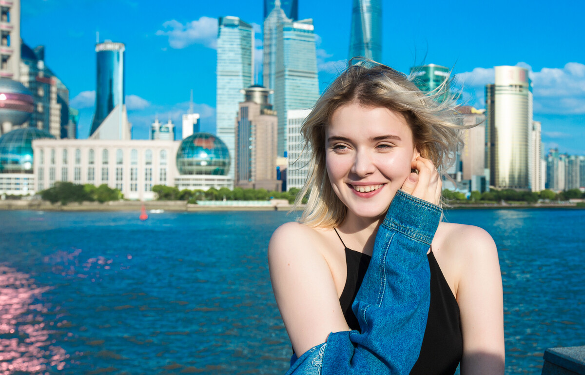 一个中国人在俄罗斯挣了第一桶金，被当地各种势力做局，负债累累