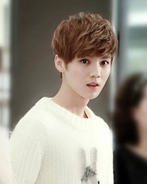 鹿晗被问唱情歌找关晓彤,鹿晗关晓彤到底多喜欢足球