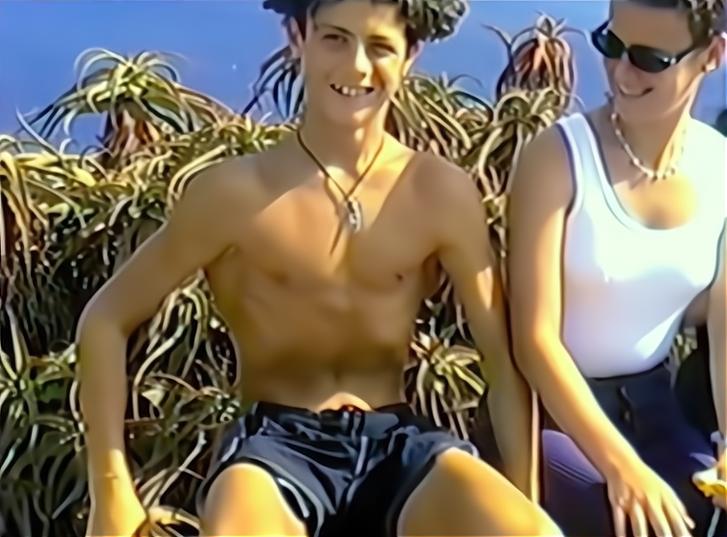 c罗父亲为啥要酗酒,c罗的父亲是干什么的