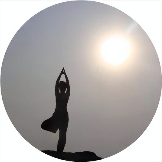 髋关节一边松一边紧怎么练习瑜伽,髋太紧怎么改善