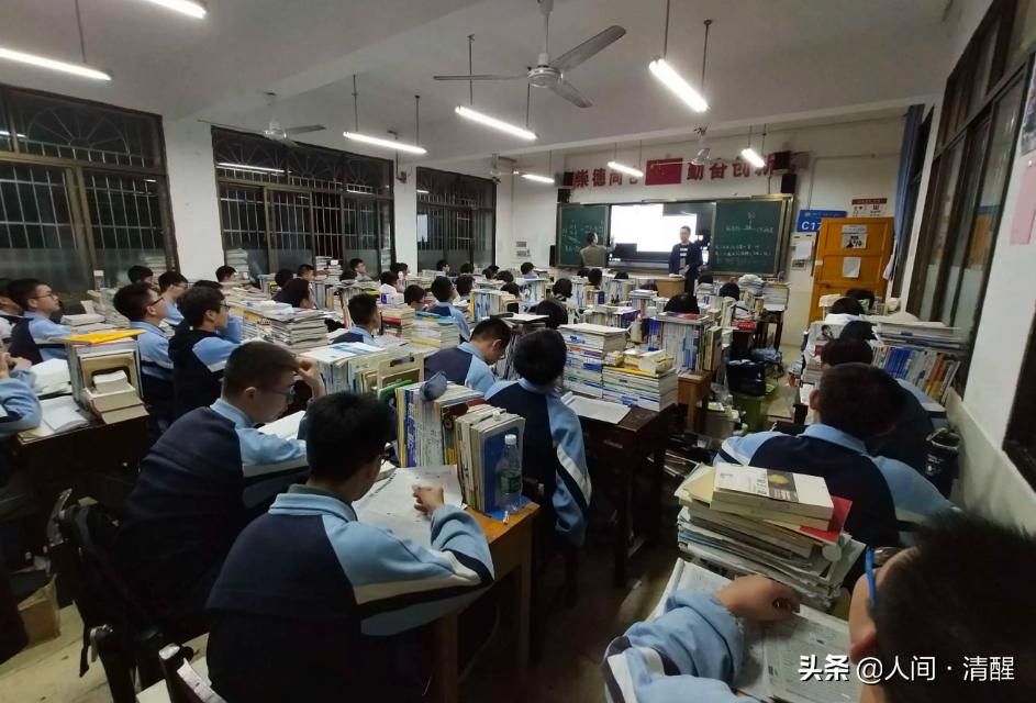 2013年女孩第3次高考，怀疑成绩被掉包586变364，语文作文是空白