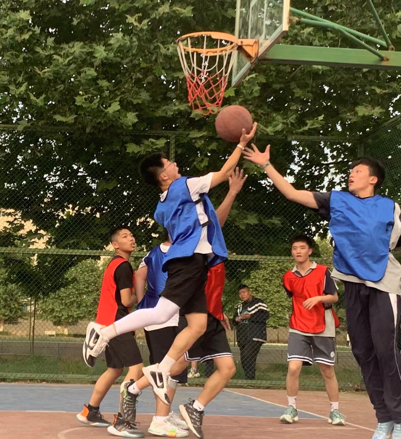 白朗县中学喜迎二十大篮球比赛,精彩纷呈的校园篮球比赛