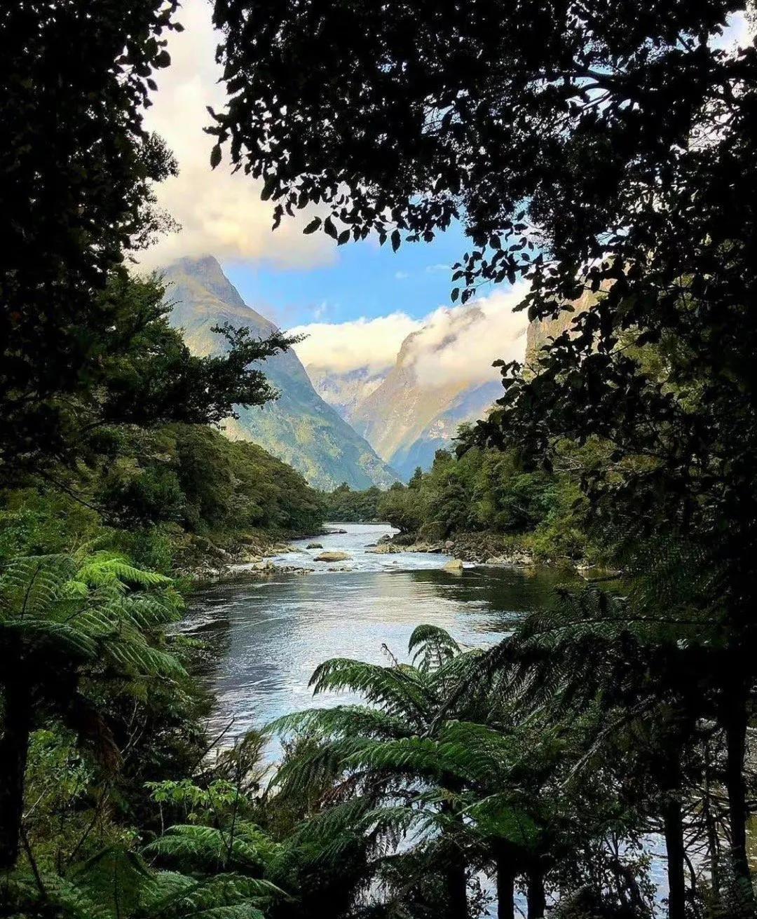别晒幸福别晒甜蜜更别晒成功文案,别晒幸福别晒甜蜜更别晒成功